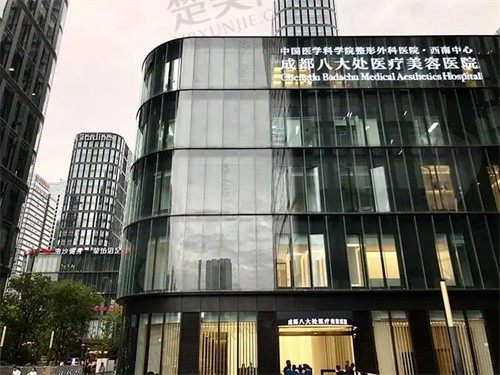 成都八大处医院唐勇怎么样？假体隆胸做得好+教你怎么样挂号