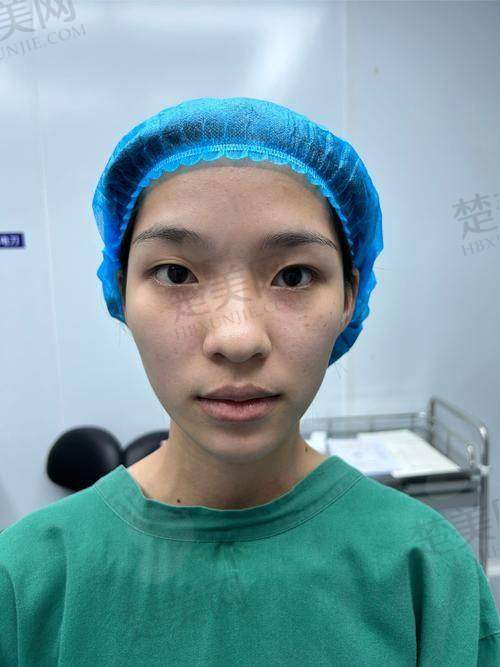 一、林靖医生的背景与资质
